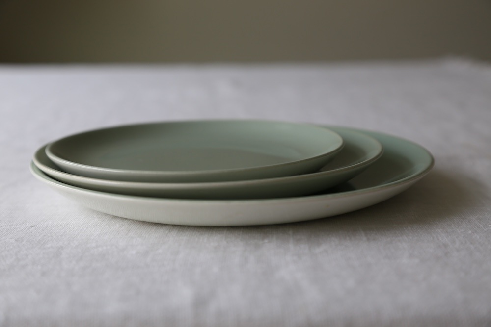 Poole Pottery plate(celadon green)<p>プール・ポタリー プレート (セラドングリーン)</p>