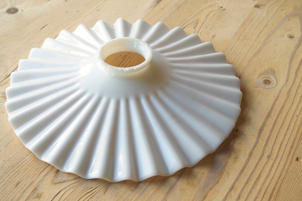 Milk glass lamp shade A<p>ミルクガラスランプシェード A</p>