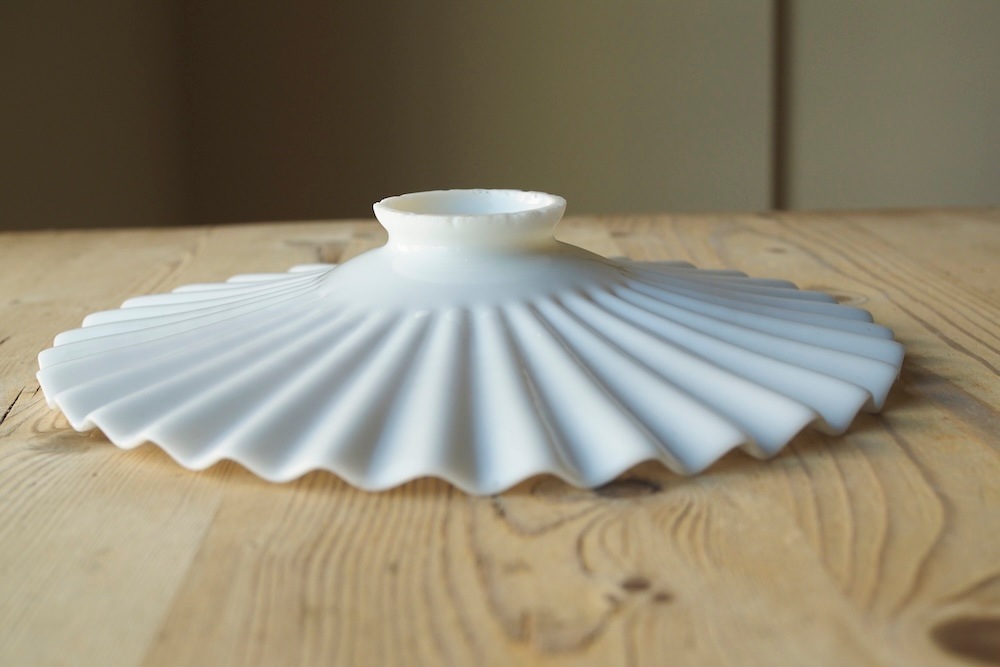 Milk glass lamp shade A<p>ミルクガラスランプシェード A</p>