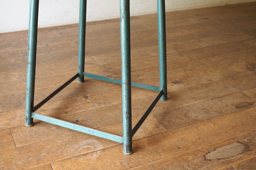 アイアンレッグスツール (ミントグリーン)｜ D+E MARKET Online