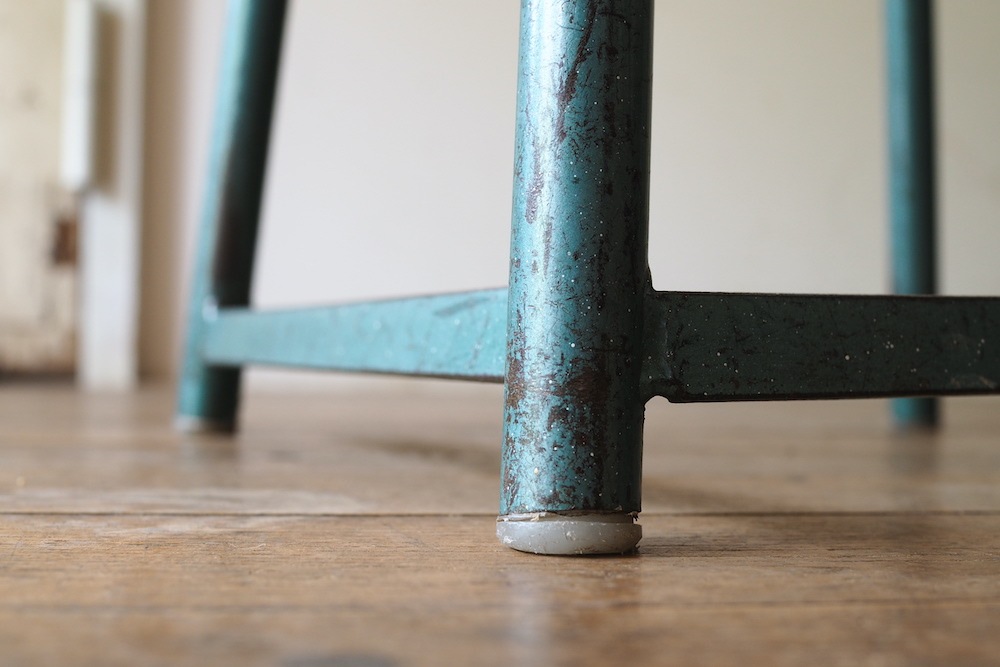 アイアンレッグスツール (ミントグリーン)｜ D+E MARKET Online