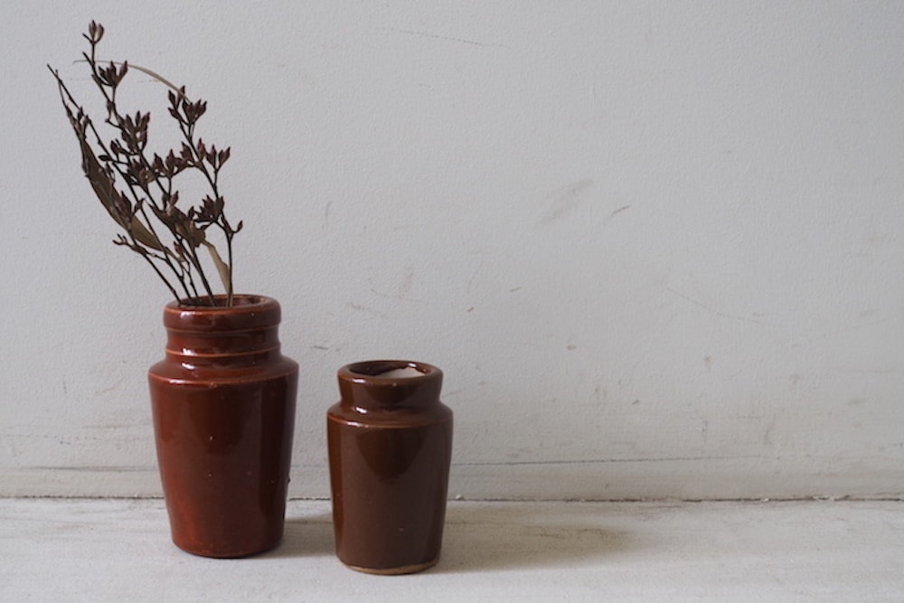 アンティーク陶器ボトル茶色の女性