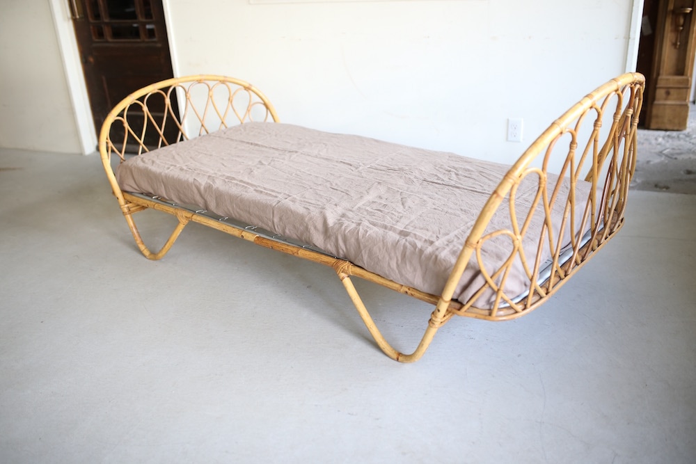 Rattan bed<p>ラタンベッド</p>