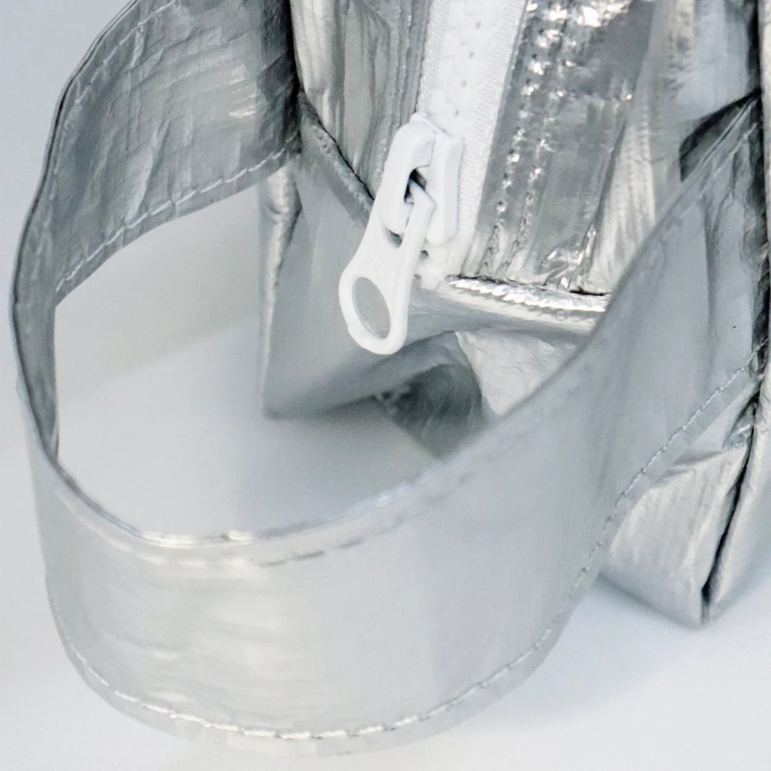 RIMOWA シルバー トラベルポーチ RIMOWA シルバー トラベルポーチ トラベルシーンに活躍 RIMOWAから利便