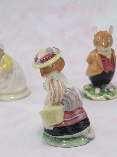 【SOLD OUT】イギリスで買い付けた Royal Doulton Figure Doll ロイヤルドルトン製  「LADY WOODMOUSE」  ブランブリーヘッジ のばらの村の物語 フィギュア　