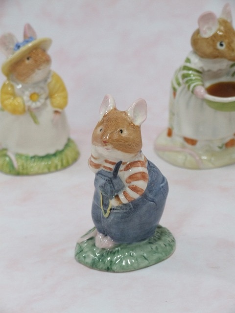 【SOLD OUT】イギリスで買い付けた Royal Doulton Figure Doll ロイヤルドルトン製  「WILFRED TOADFLAX」  ブランブリーヘッジ のばらの村の物語 フィギュア