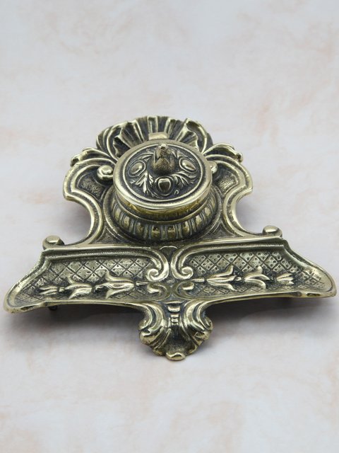 アンティーク イギリスで買い付けた ヴィクトリア時代 真鍮製 ペントレイ インクボトル付き