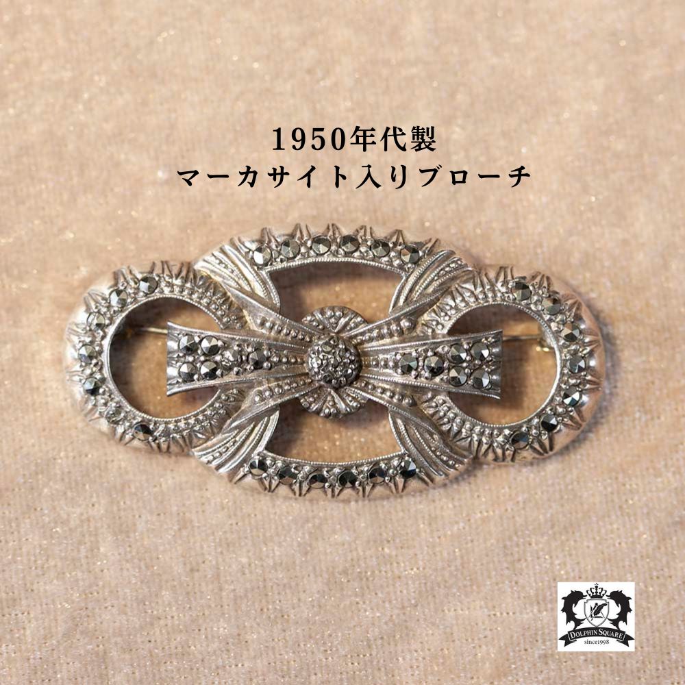 【新着商品】ヴィンテージ イギリスで買い付けた 1950年代製 マーカサイトが配された リボンのデザイン ブローチ