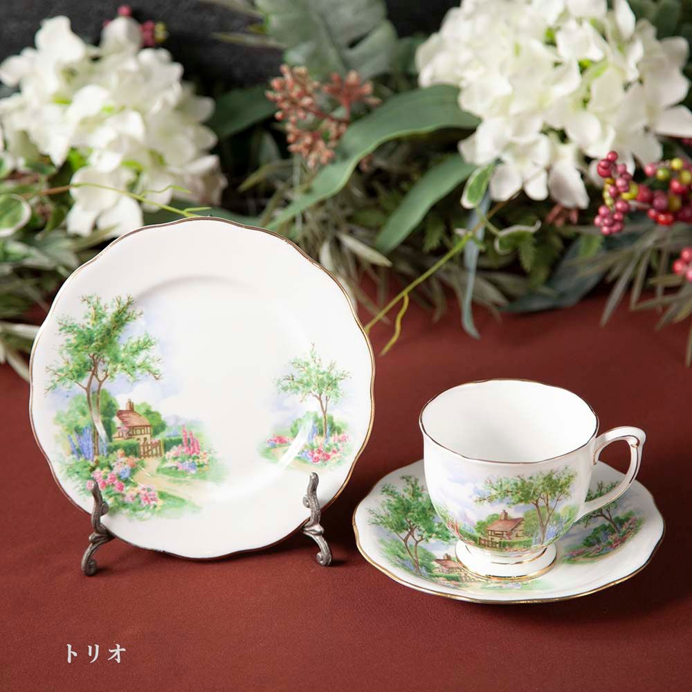 イギリスで買い付けた クィーンアン  チューダーコテージシリーズ トリオ ミルクポット＆シュガーポット