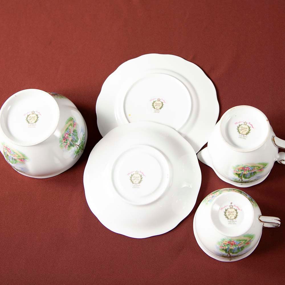 イギリスで買い付けた クィーンアン  チューダーコテージシリーズ トリオ ミルクポット＆シュガーポット