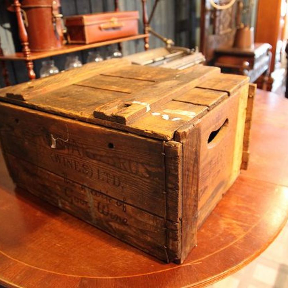 アンティーク　イギリスで買い付けた ワインを入れていた パイン材で作られたヘイワードブラザーズのボックス