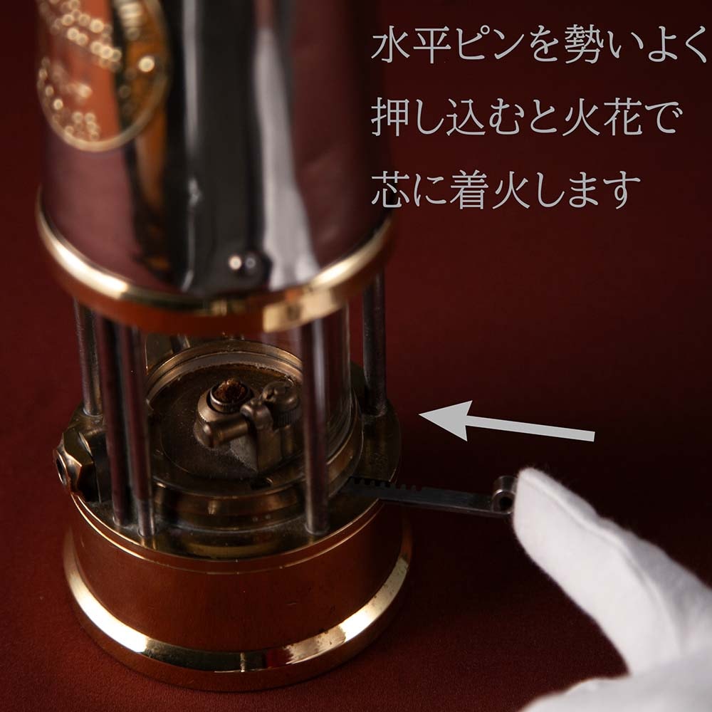 【SOLD OUT】アンティーク イギリスで買い付けた キャンプやアウトドアで使いたい 1986年製 マイナーズランプ シリアル番号入り