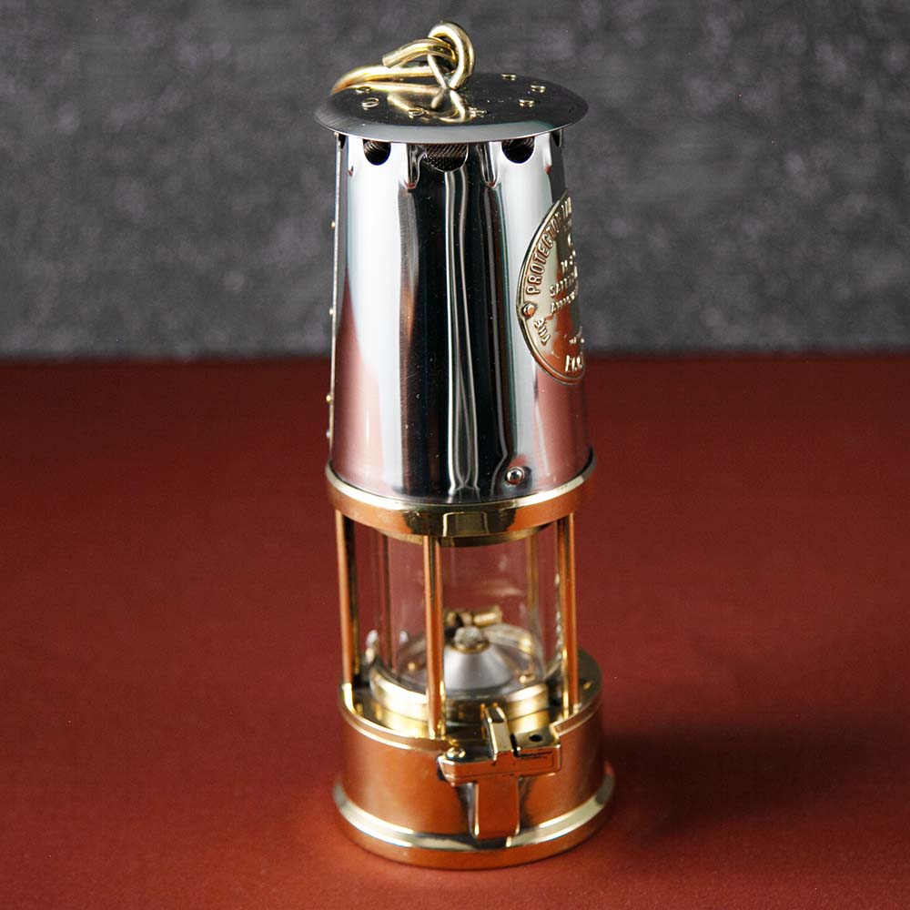 アンティーク イギリスで買い付けた キャンプやアウトドアで使いたい  ECCLES エクルズ 1986年製 マイナーズランプ