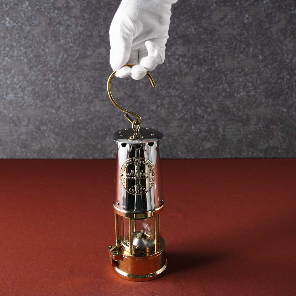 アンティーク イギリスで買い付けた キャンプやアウトドアで使いたい  ECCLES エクルズ 1986年製 マイナーズランプ