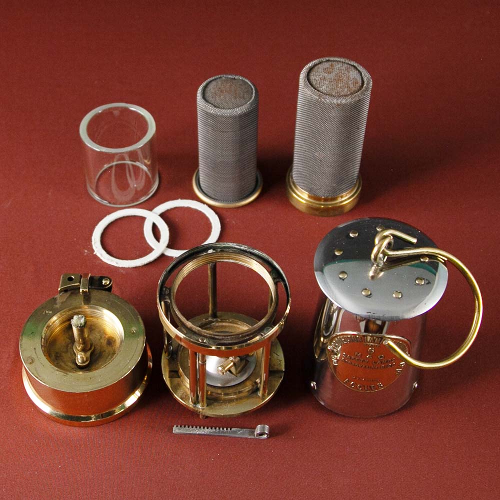 アンティーク イギリスで買い付けた キャンプやアウトドアで使いたい  ECCLES エクルズ 1986年製 マイナーズランプ