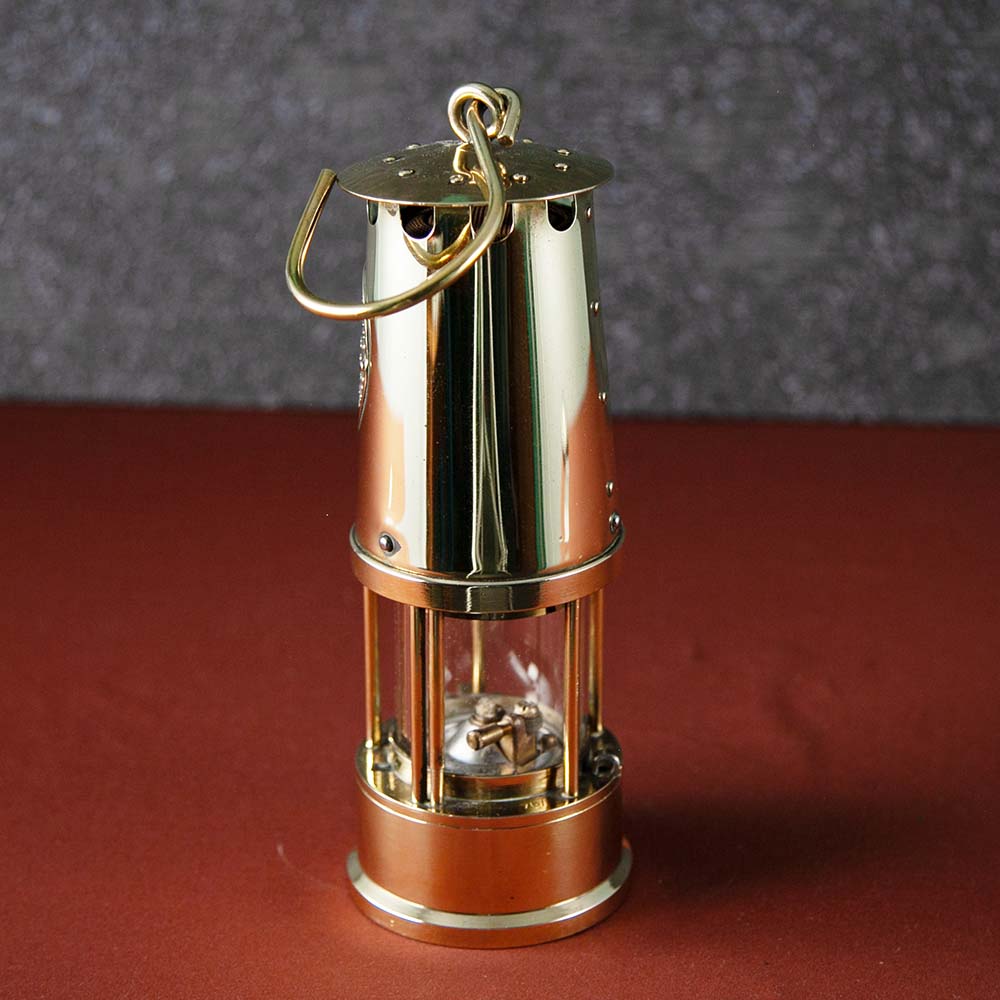 アンティーク イギリスで買い付けた キャンプやアウトドアで使いたい  ECCLES エクルズ 1975年製 マイナーズランプ