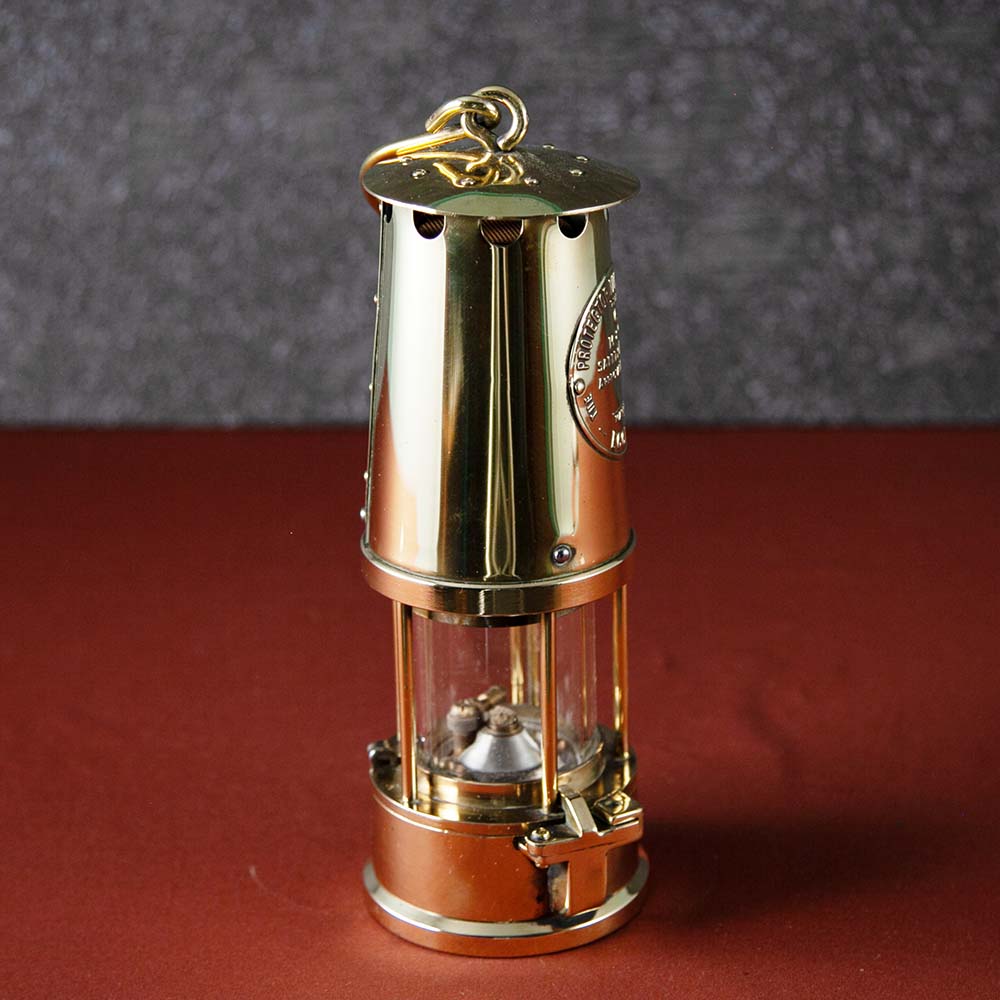 アンティーク イギリスで買い付けた キャンプやアウトドアで使いたい  ECCLES エクルズ 1975年製 マイナーズランプ