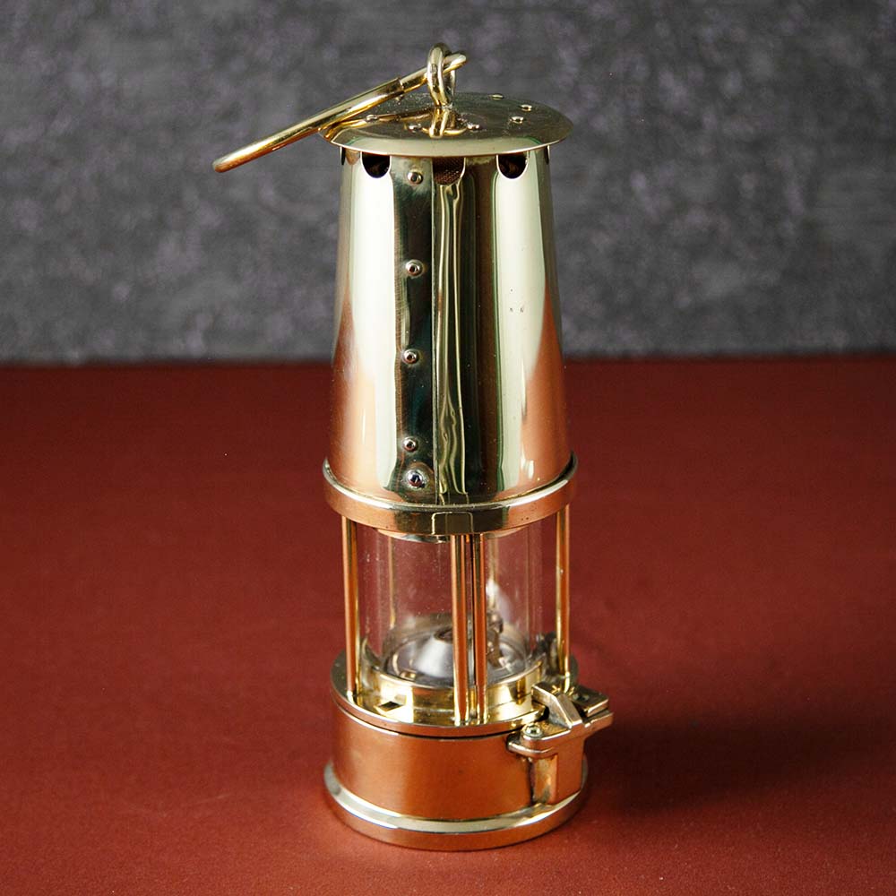 アンティーク イギリスで買い付けた キャンプやアウトドアで使いたい  ECCLES エクルズ 1975年製 マイナーズランプ