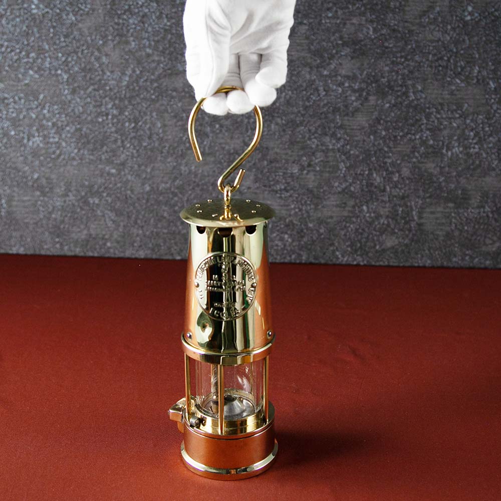 アンティーク イギリスで買い付けた キャンプやアウトドアで使いたい  ECCLES エクルズ 1975年製 マイナーズランプ