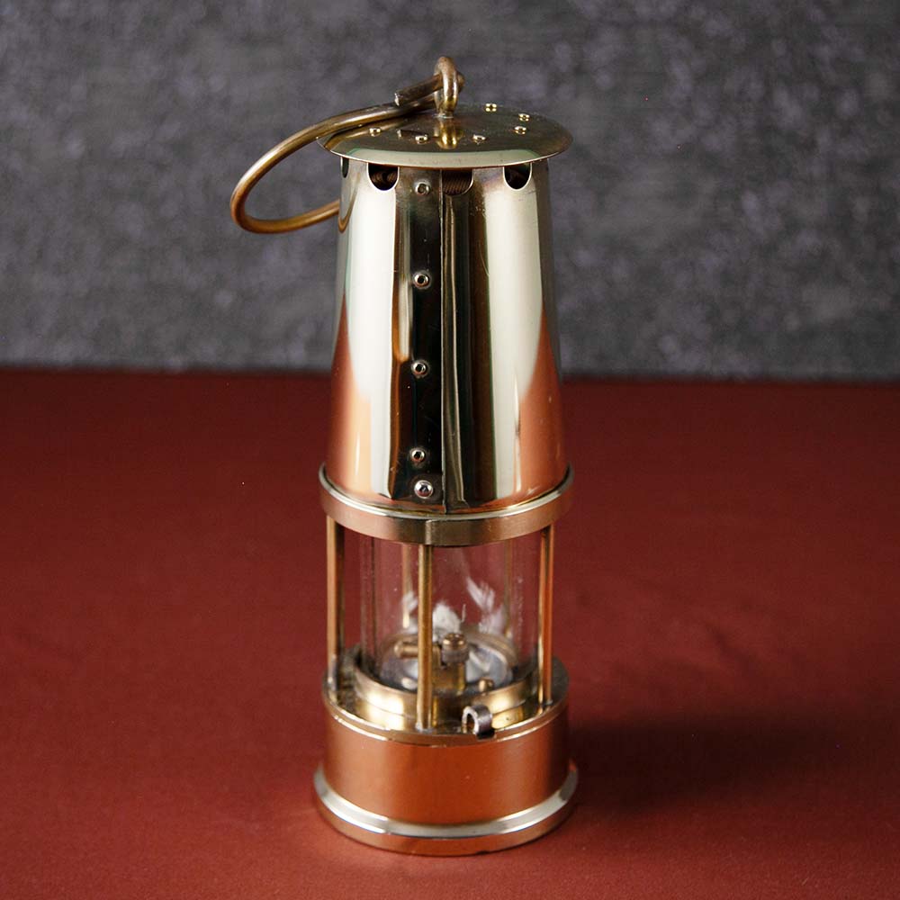 【SOLD OUT】アンティーク イギリスで買い付けた キャンプやアウトドアで使いたい 1974年製 マイナーズランプ