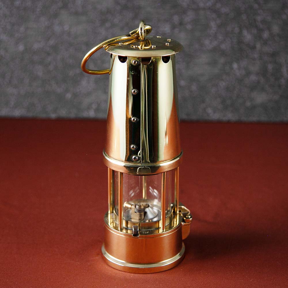 アンティーク イギリスで買い付けた キャンプやアウトドアで使いたい  ECCLES エクルズ 1972年製 マイナーズランプ