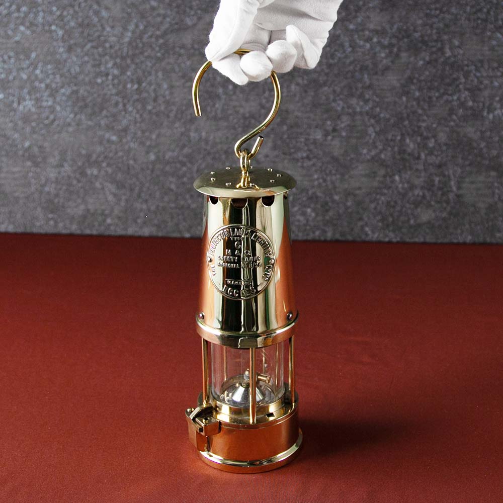 アンティーク イギリスで買い付けた キャンプやアウトドアで使いたい  ECCLES エクルズ 1972年製 マイナーズランプ