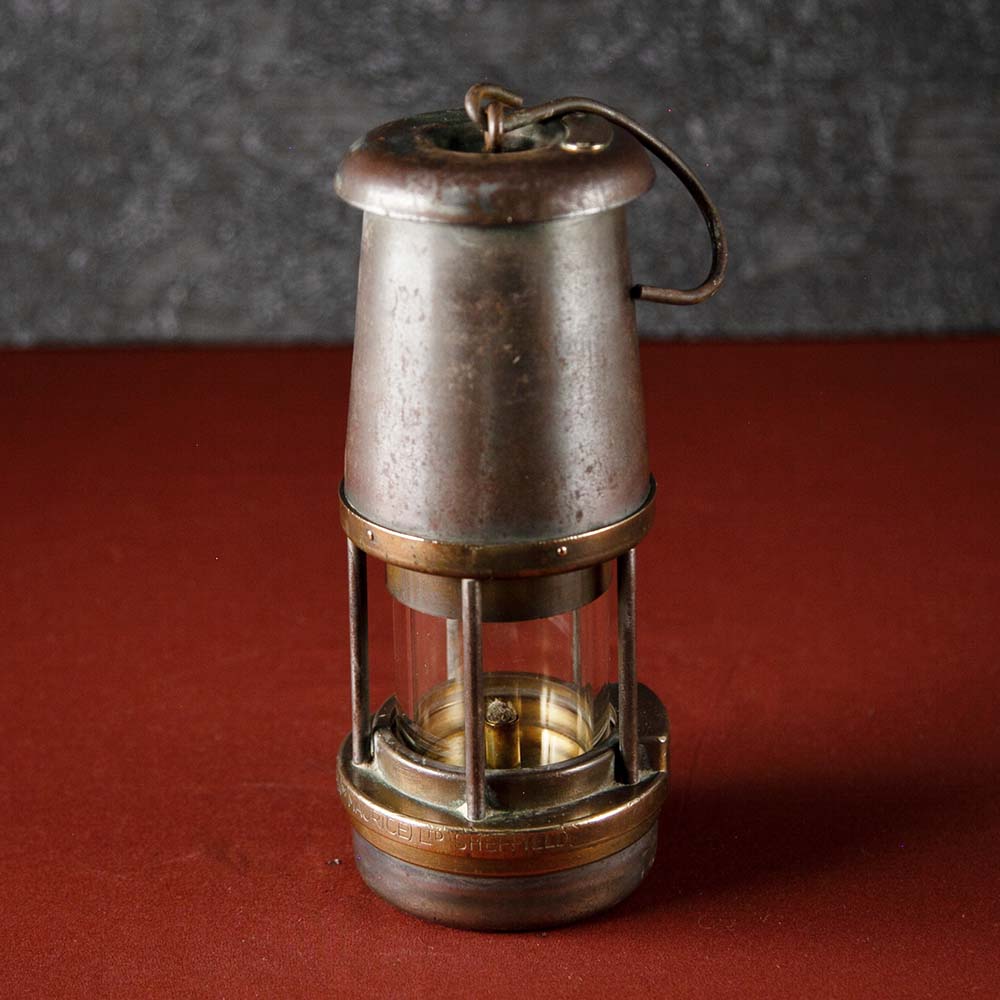 アンティーク イギリスで買い付けた キャンプやアウトドアで使いたい 1967年製 マイナーズランプ