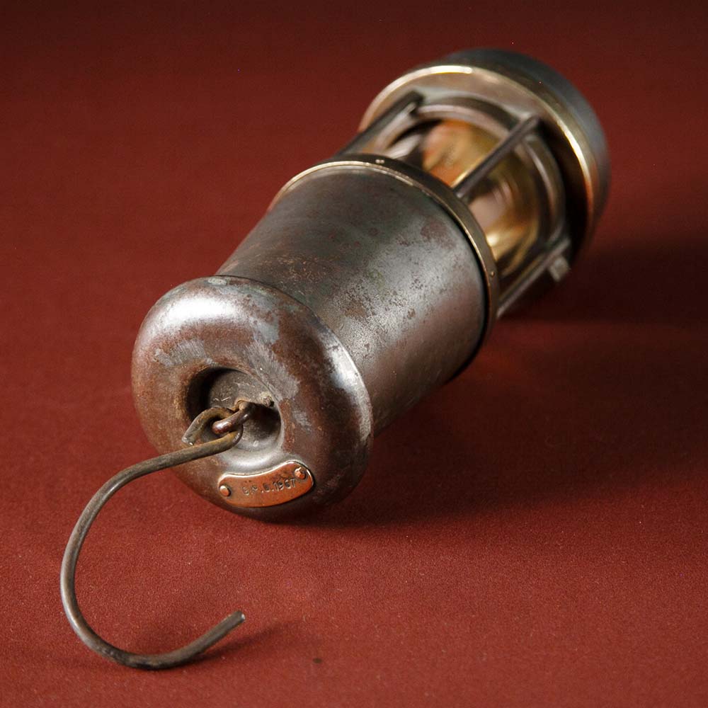 アンティーク イギリスで買い付けた キャンプやアウトドアで使いたい 1967年製 マイナーズランプ