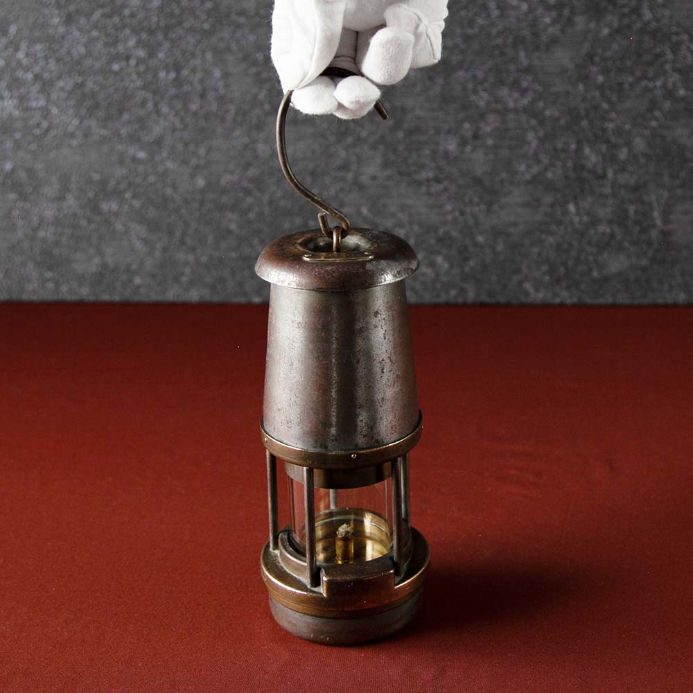 アンティーク イギリスで買い付けた キャンプやアウトドアで使いたい 1967年製 マイナーズランプ