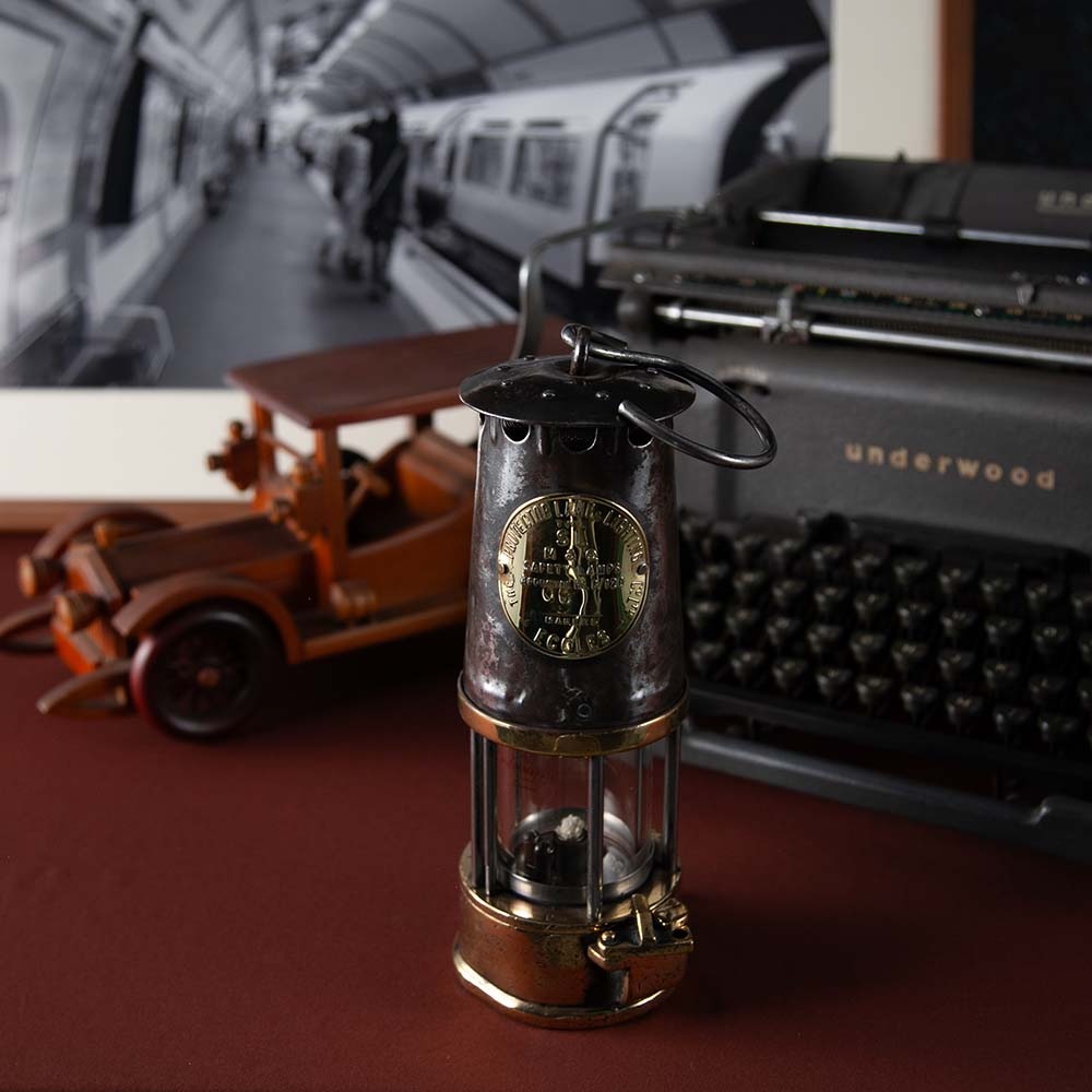 【SOLD OUT】アンティーク イギリスで買い付けた キャンプやアウトドアで使いたい 1958年製 シリアルナンバー入り マイナーズランプ