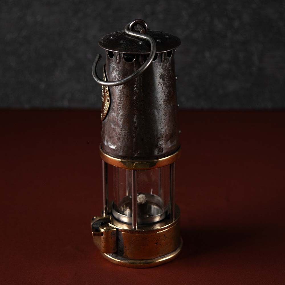 【SOLD OUT】アンティーク イギリスで買い付けた キャンプやアウトドアで使いたい 1958年製 シリアルナンバー入り マイナーズランプ