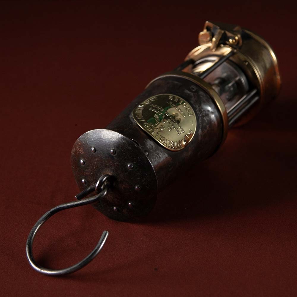 【SOLD OUT】アンティーク イギリスで買い付けた キャンプやアウトドアで使いたい 1958年製 シリアルナンバー入り マイナーズランプ