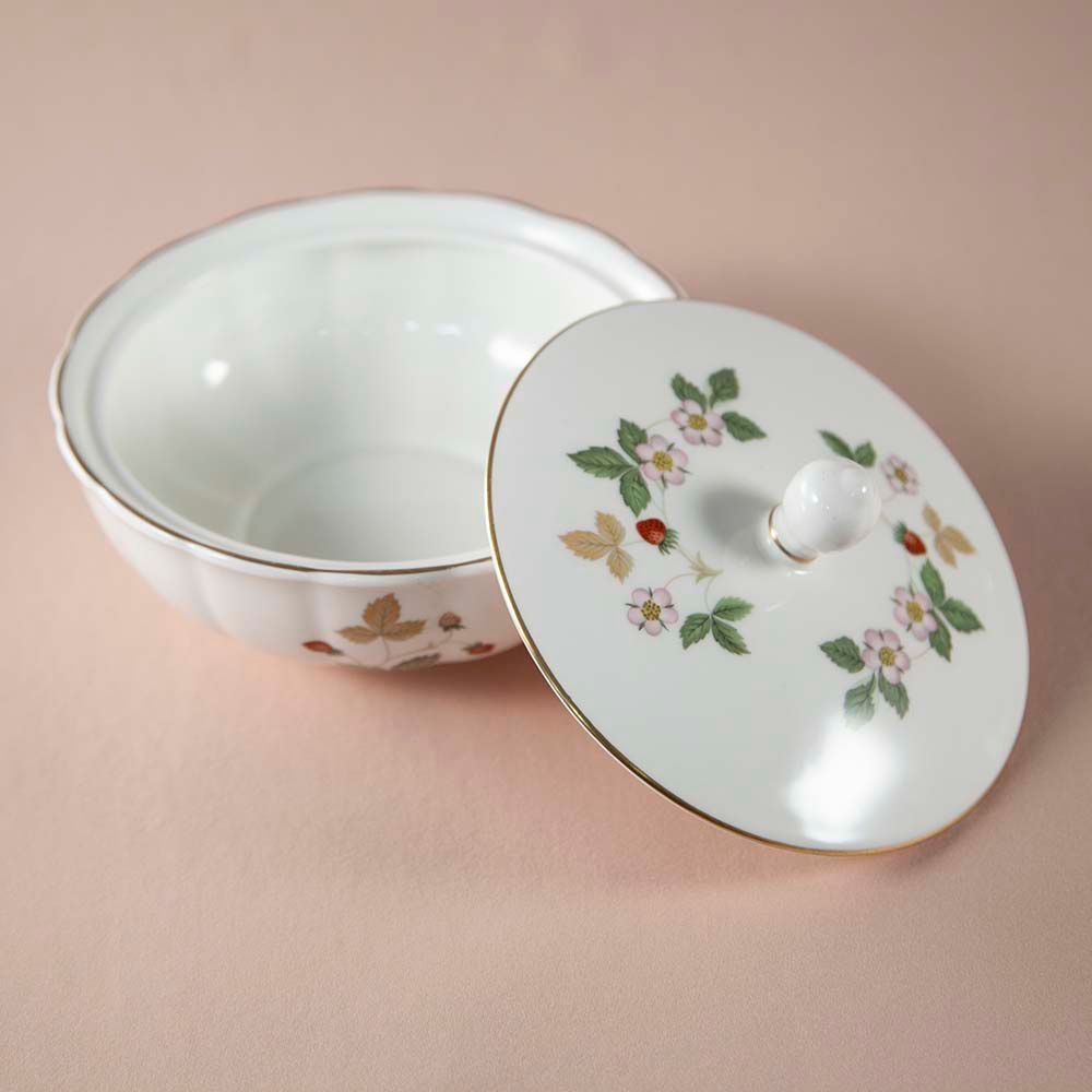 【新着商品】ヴィンテージ イギリスで買い付けた チョコレートや小菓子を入れる WEDGWOOD ウェッジウッド ボンボンディッシュ ふた付き