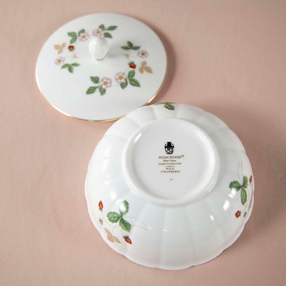 【新着商品】ヴィンテージ イギリスで買い付けた チョコレートや小菓子を入れる WEDGWOOD ウェッジウッド ボンボンディッシュ ふた付き