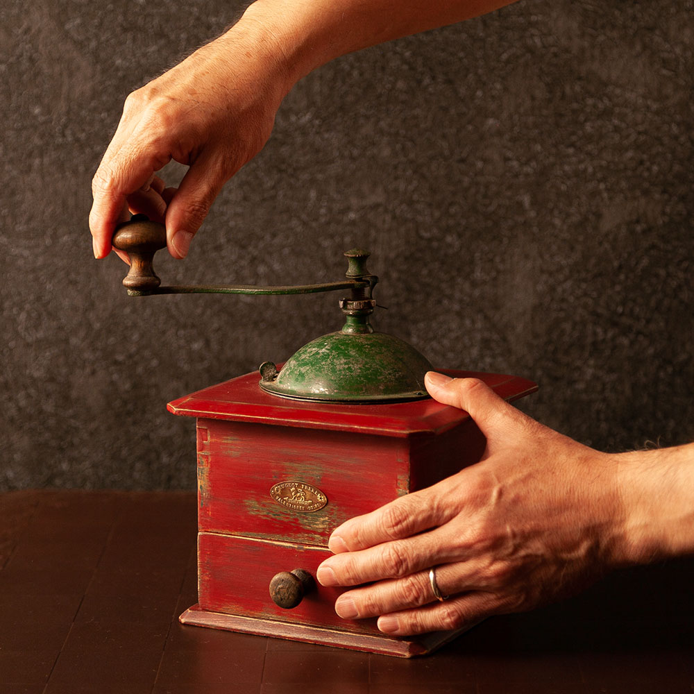 アンティーク フランスで買い付けた PEUGEOT  プジョー社製 手挽き コーヒーミル