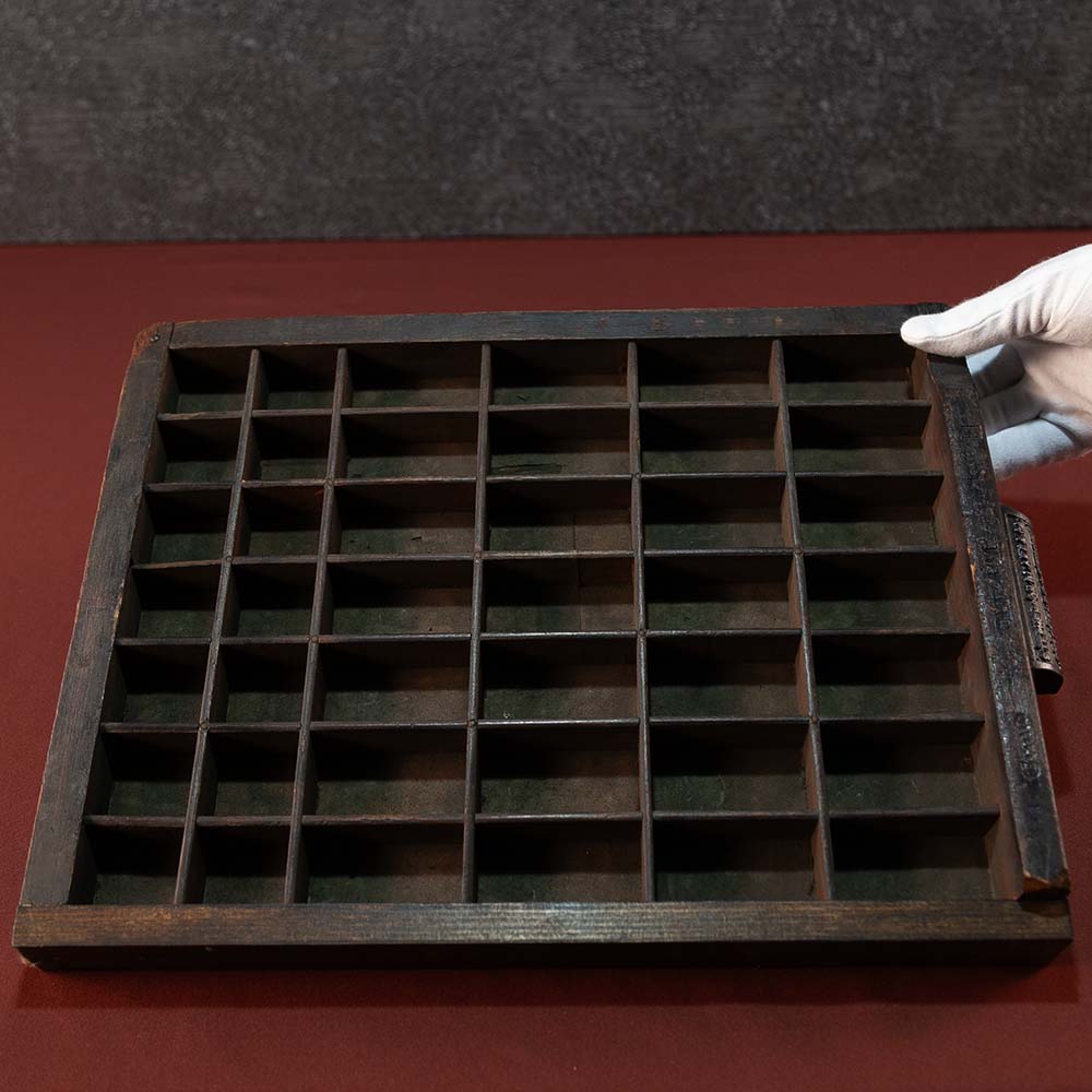 アンティーク イギリスで買い付けた 小物のディスプレイにおすすめ プリンタートレイ