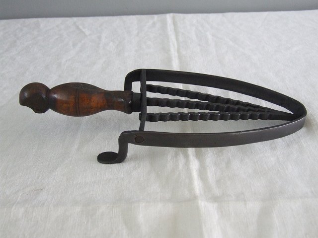 アンティーク イギリスで買い付けた 鍋敷きやプランター置きに使いたい アイロンスタンド