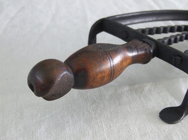 アンティーク イギリスで買い付けた 鍋敷きやプランター置きに使いたい アイロンスタンド