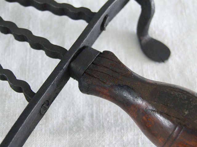 アンティーク イギリスで買い付けた 鍋敷きやプランター置きに使いたい アイロンスタンド