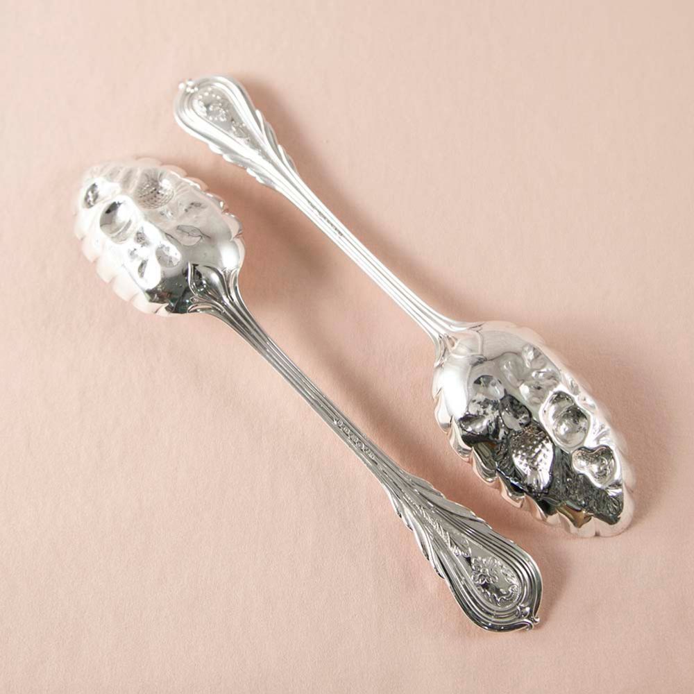 【新着商品】アンティーク イギリスで買い付けた スターリングシルバー 取り分けに使う サービングスプーン 1869年 バーミンガム製 2本セット