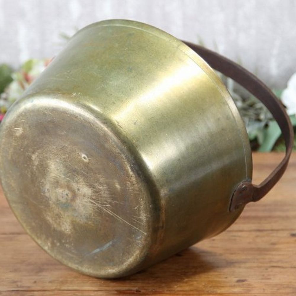 アンティーク イギリスで買い付けた キャンプやアウトドアにおすすめ ハンドル付き 真鍮製 なべ 鍋