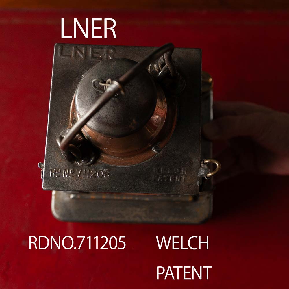 【SOLD OUT】アンティーク イギリスで買い付けた キャンプやアウトドアで使いたい LNER Railroad 鉄道用オイル（アルコール）ランプ