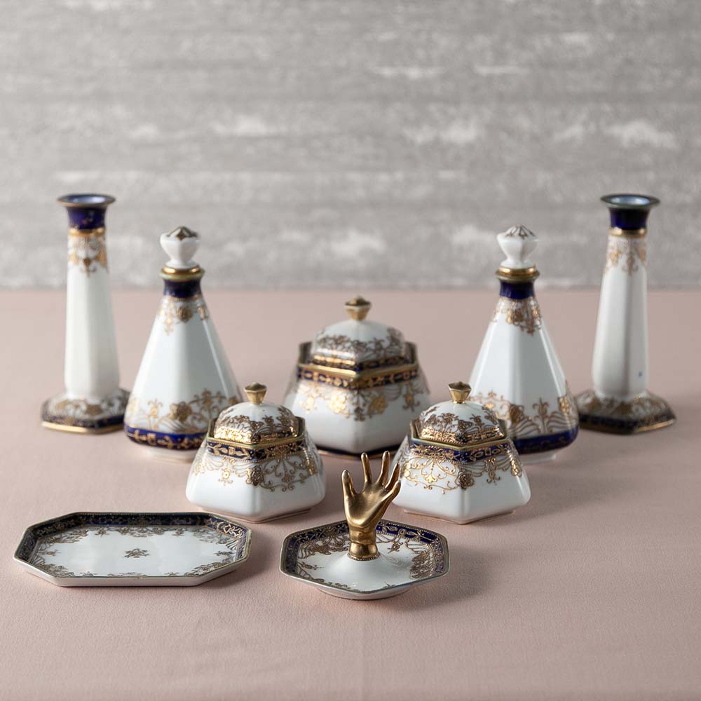 アンティーク イギリスで買い付けた 白磁に深い藍色 金の装飾が美しい オールドノリタケ ドレッサーセット