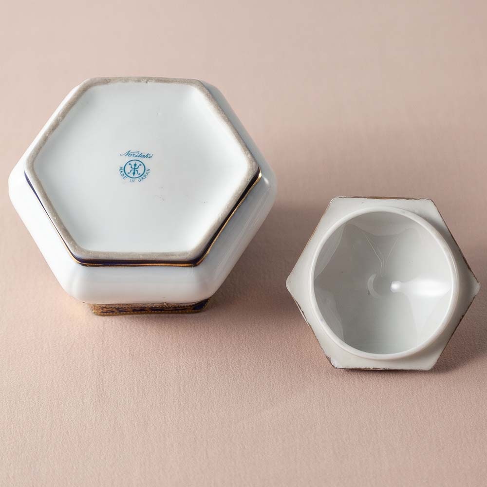 アンティーク イギリスで買い付けた 白磁に深い藍色 金の装飾が美しい オールドノリタケ ドレッサーセット