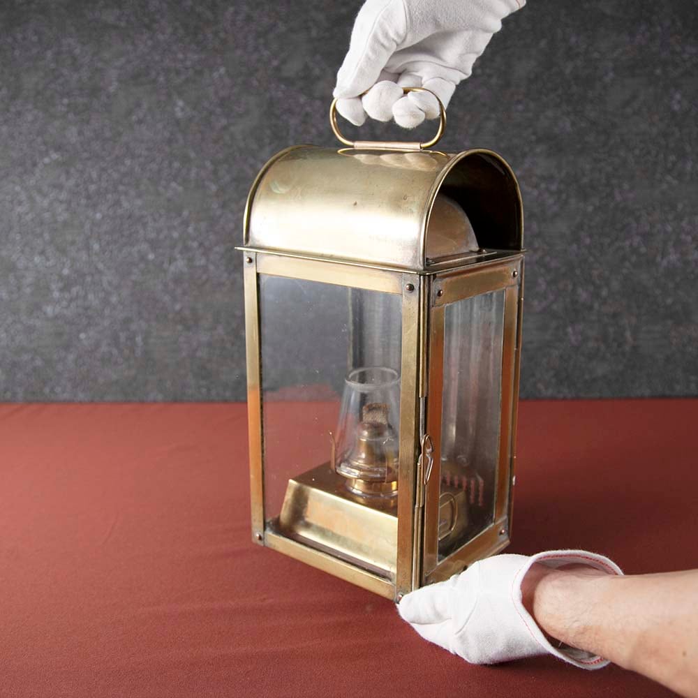 ヴィンテージ イギリスで買い付けた キャンプやアウトドアで使いたい 船舶ランプ