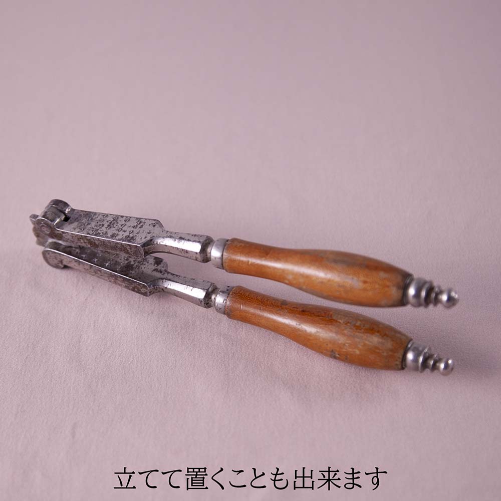 アンティーク イギリスで買い付けた ハンドル部木製 ナッツクラッカー くるみ割り