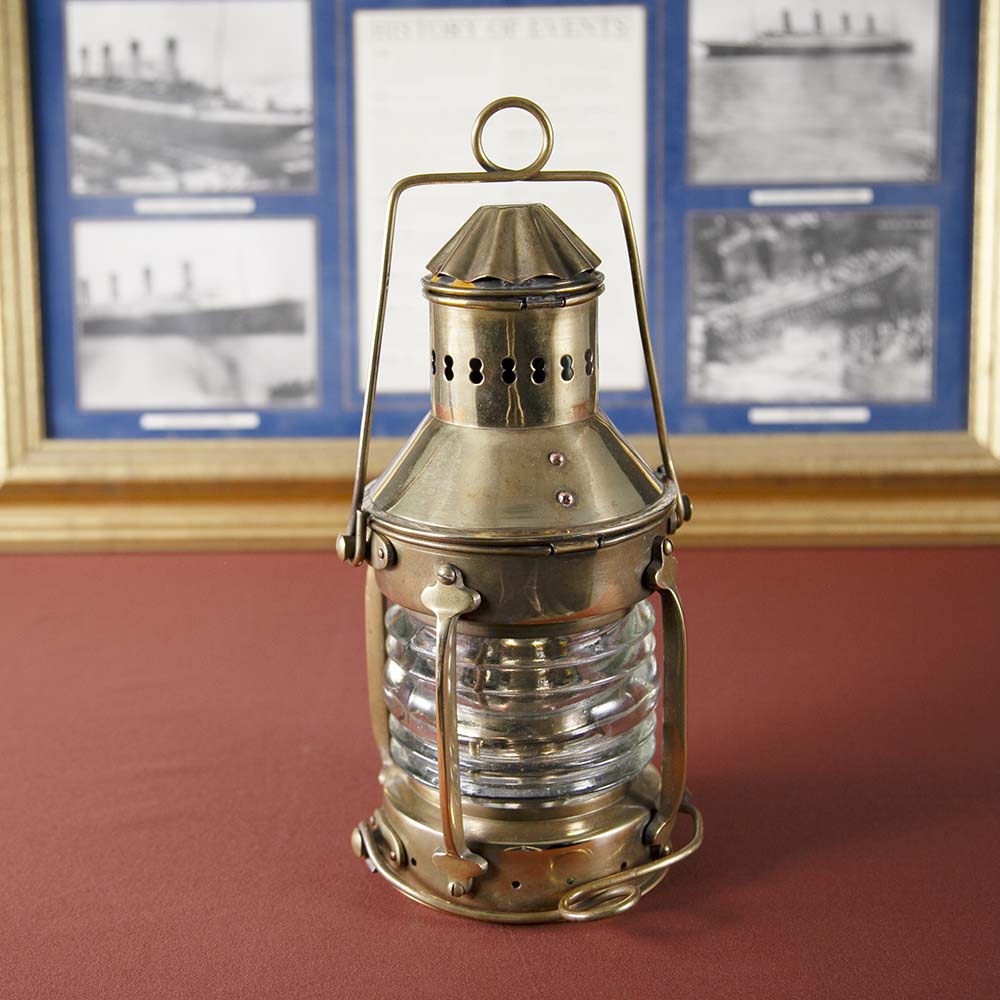 ヴィンテージ イギリスで買い付けた キャンプやアウトドアで使いたい 船舶ランプ