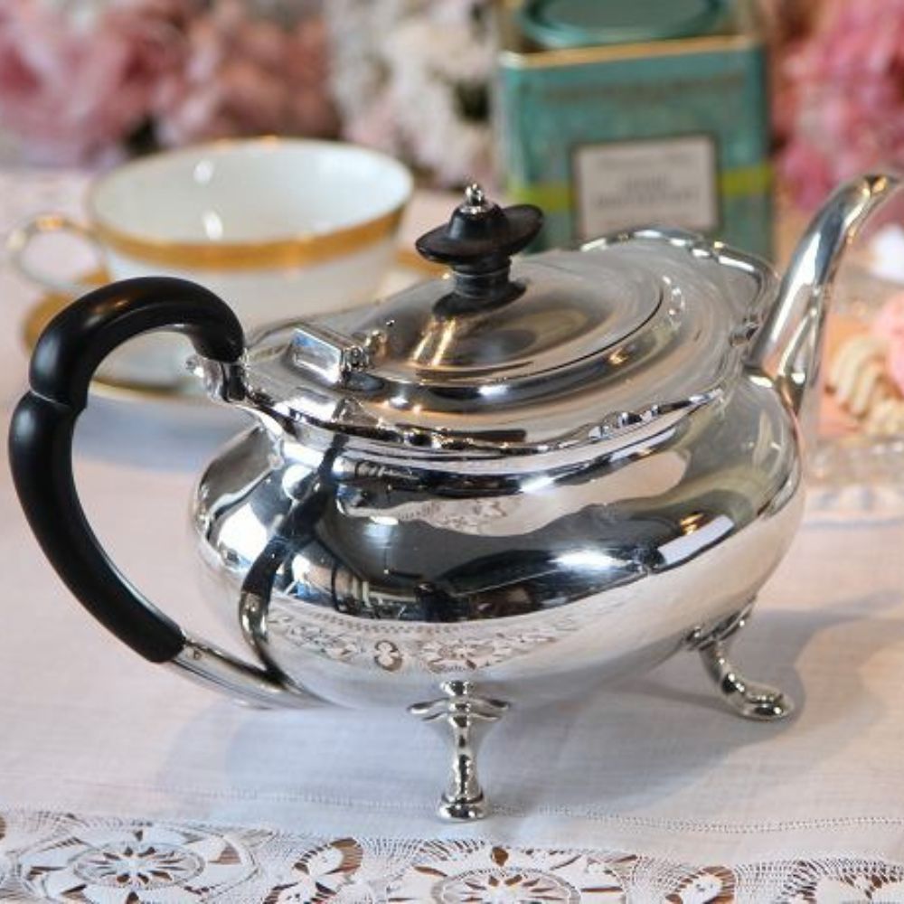 アンティーク イギリスで買い付けた フリルがキュートなティーポット3点セット