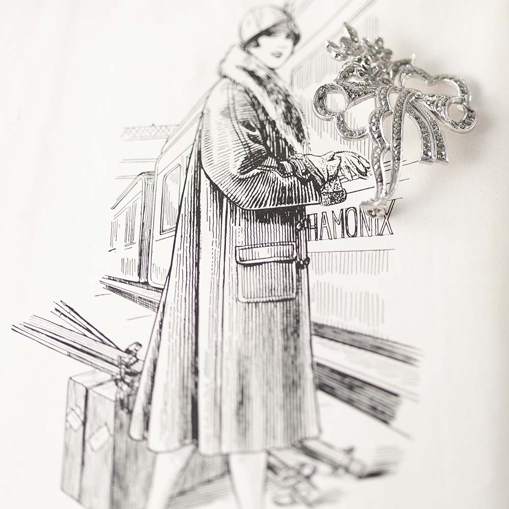 アンティーク イギリスで買い付けた マーカサイトがちりばめられた 花とリボン ブローチ