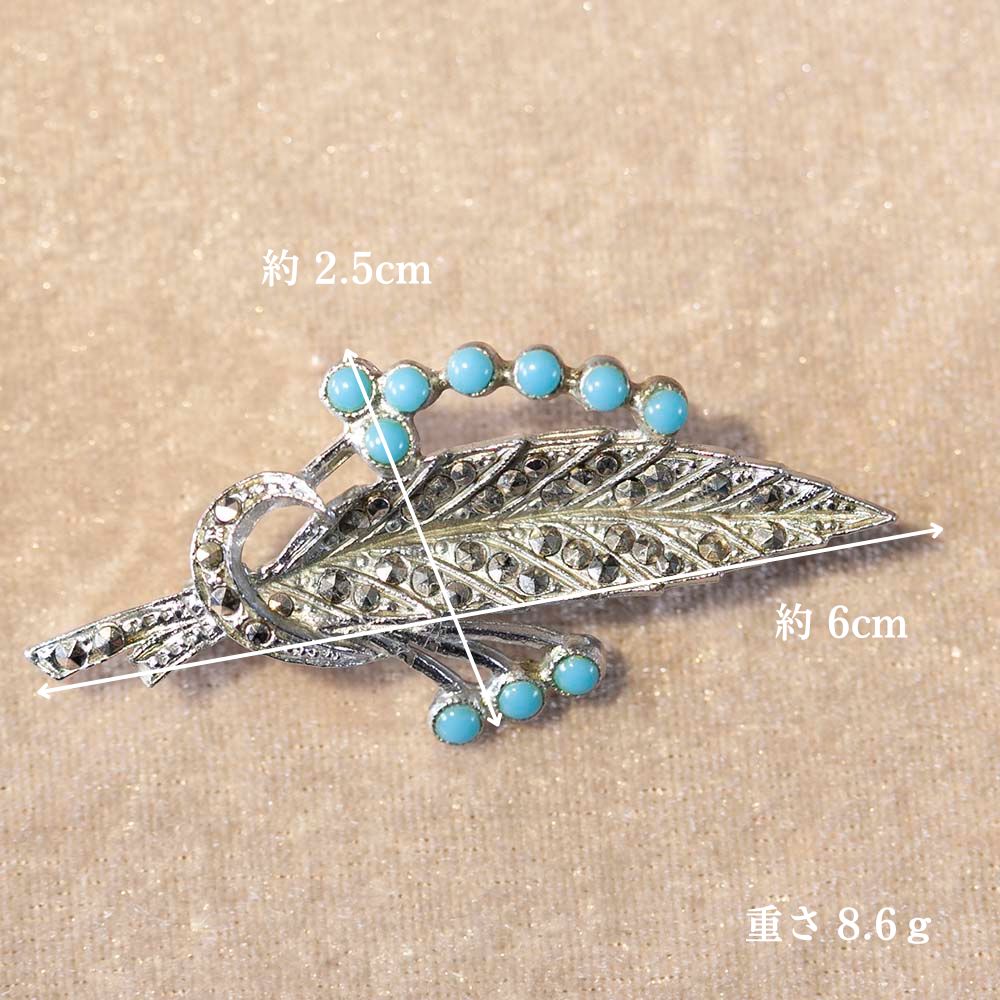 【新着商品】ヴィンテージ イギリスで買い付けた ターキッシュブルーが素敵なトルコ石とマーカサイトが配された ブローチ